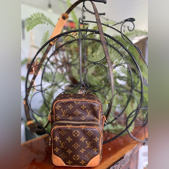 Louis Vuitton Amazon Crossbody in Beautiful Condition - Picture 1 of 16